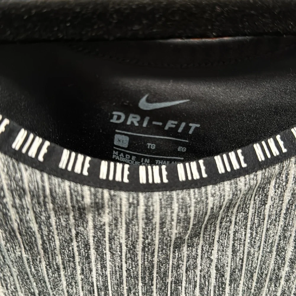 π4/$15π NWOT Nike girls XL tank with built in sports bra - Picture 2 of 7